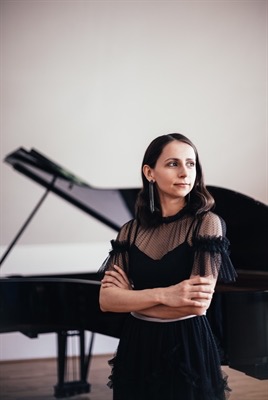Ein Gesprächskonzerte mit der Pianistin Anna Khomichko über „Mozart und seine Zeitgenossen“